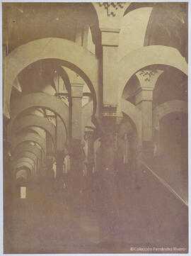 Córdoba, Mezquita, interior, bosque de columnas. Masson.
