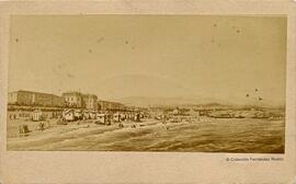 Guecho (Bilbao), balneario Las Arenas, la playa repleta de bañistas y casetas (quizás un dibujo o pintura). Fotógrafo desconocido.