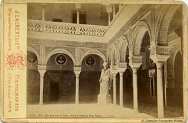 Sevilla, patio de la casa de Pilatos y estatua de Pallas Pacifera. J. Laurent y Cia.