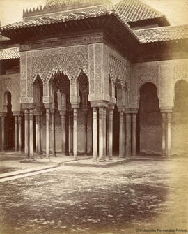 Granada, Alhambra, Patio de los Leones, templete. Fotógrafo desconocido.