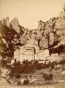 Montserrat (Barcelona), vista del Monasterio por la parte trasera [vertical]. Antonio Esplugas.