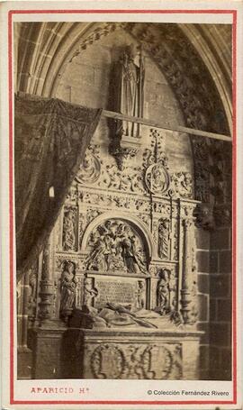 Burgos, Catedral, Claustro Alto, mausoleo del Canónigo Gaspar de Illescas . Aparicio Hermanos.