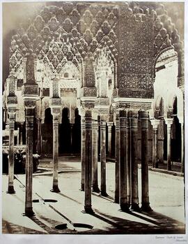 Granada, Alhambra, Patio de los Leones, Templete. Clifford.