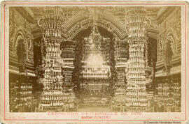 París, Exposición Universal de 1878, Pabellón de España, interior decorado con botellas de vino. Fotógrafo desconocido.