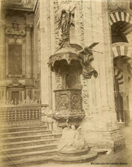 Córdoba, Mezquita, interior, púlpito de la epístola, obra del escultor Juan Miguel Verdiguier. Tomás Molina.