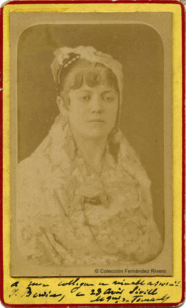 Sevilla, retrato de una dama con mantilla y dedicatoria manuscrita. L. Masson.