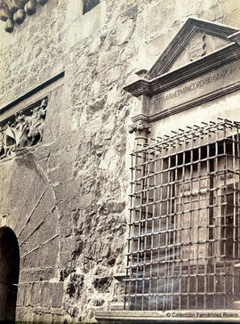 Ávila, palacio de Pedro Davila, ventana renacentista y puerta principal.  J. Laurent y Cia.