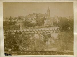Sevilla, Puestos de juguetes y jardines, al fondo la Catedral. Ramón Almela.