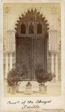 Sevilla, Alcázar, Patio de las Doncellas, puerta de la Sala del Techo de Carlos V. Julio Beauchy.