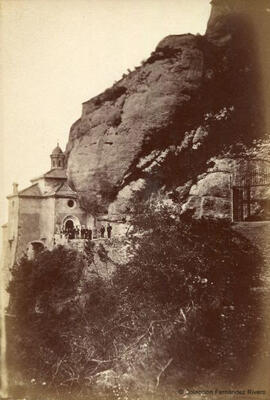 Monasterio de Montserrat (Barcelona), Cueva de la Virgen y reja de entrada. Cantó fotº.