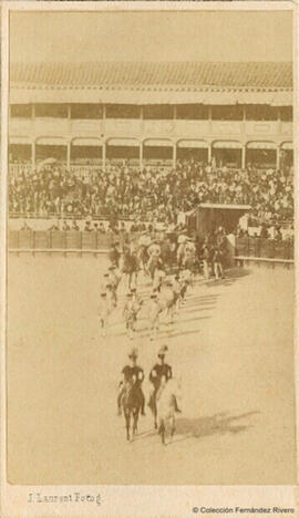 Madrid, plaza de toros, toreros haciendo el “paseillo”. J. Laurent.