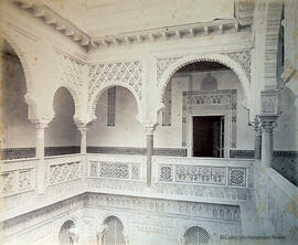 Sevilla, Alcázar, Patio de las Muñecas, galería superior. Fotógrafo desconocido.