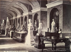 Madrid, galería de esculturas en el Museo del Prado. J. Laurent.
