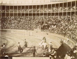 Barcelona, plaza de toros de "El Torín" durante una corrida, suerte de varas. Antonio Esplugas.