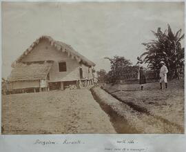 Karanti, Bungalows lado norte con personajes. Westfield.