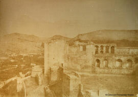 Granada, Alhambra, torre de la Puerta de la Justicia, al fondo el Generalife y a la derecha el palacio de Carlos V. De Launay.