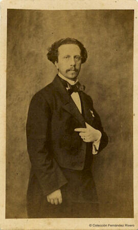 Madrid, retrato del rey Francisco de Asís, en traje de paisano y con la mano en el pecho. J. Laurent.