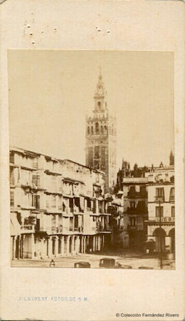 Sevilla, Plaza de San Francisco con la Giralda de fondo. J. Laurent.