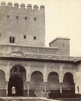 Granada, Alhambra, Torre de Comares y galería del patio de los Arrayanes. Fotógrafo desconocido.