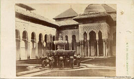Granada, Alhambra, Patio de los Leones. J. Laurent.
