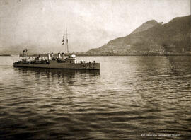 Gibraltar. Crucero de guerra junto al puerto. Fotógrafo desconocido.
