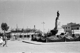 Monumento al Comandante Benítez. Plaza de la Marina. Málaga. España.