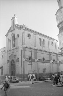 Iglesia de la Aurora del Espíritu Santo, en calle Álamos, esquina Puerta de Buenaventura. Julio de 1968. Málaga, España.