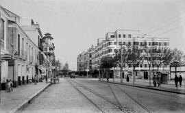Paseo de Reding. Casas de Félix Sáenz. Edificio El Desfile del Amor. El Palacio de la Tinta. Hacia 1935. Málaga. España.