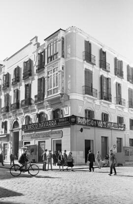 Puerta del Mar esquina Atarazanas. Febrero de 1959. Málaga, España