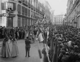 Semana Santa de Málaga. Jesús Nazareno del Paso saliendo de calle Larios. Anterior a 1931. España.