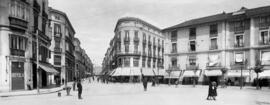 Calle Larios. Acera de la Marina. Años 20, siglo XX. Málaga, España. 01