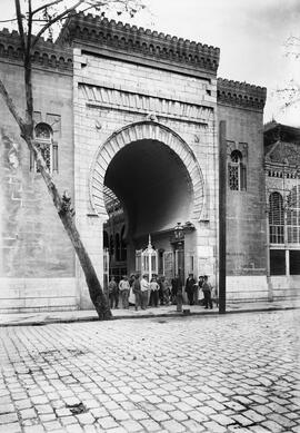 Puerta de Atarazanas. Hacia 1910. Málaga, España. Fondo Thomas-Andalucía - 01
