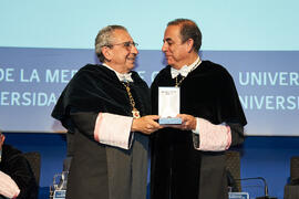 Entrega de la Medalla de Oro de la Universidad de Málaga a la Universidad de Sevilla. Paraninfo. Junio de 2023