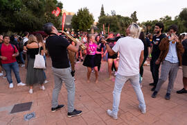 Actuación del grupo musical "Who Killed the DJ". Welcome to UMA. Bienvenida a los alumnos de intercambio internacional de la Universidad de Málaga. Jardín botánico. Octubre de 2019