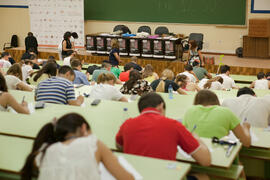 Examen en el aula Magna de la Facultad de Económicas y Empresariales. Olimpiada Española de Economía, Fase Nacional. Málaga. Junio de 2015