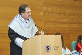 Laudatio de Enrique Baena Peña. Investidura como "Doctores Honoris Causa" de Antonio García Berrio y Pilar Palomo Vázquez por la Facultad de Filosofía y Letras de la Universidad de Málaga. Edificio del Rectorado. Junio de 2024