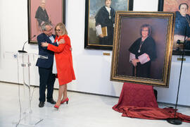 Adelaida de la Calle y José Ángel Narváez. Presentación del cuadro de la rectora Adelaida de la Calle en la Galería de Rectores de la Universidad de Málaga. Edificio del Rectorado. Marzo de 2019