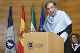 Enrique Baena Peña. Investidura como "Doctores Honoris Causa" de Antonio García Berrio y Pilar Palomo Vázquez por la Facultad de Filosofía y Letras de la Universidad de Málaga. Edificio del Rectorado. Junio de 2024
