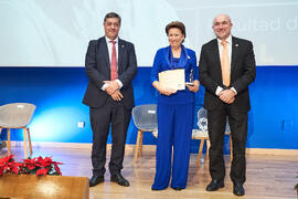 Entrega a Magdalena Álvarez de la distinción "Oikonomos" de la Facultad de Ciencias Económicas y Empresariales de la Universidad de Málaga. Paraninfo. Diciembre de 2024