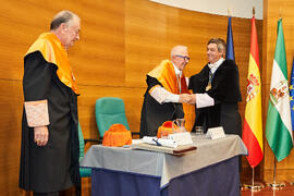 Teodomiro López Navarrete, José Sánchez Maldonado y Jorge Martínez-Vázquez en su investidura como Doctor "Honoris Causa" por la Universidad de Málaga. Edificio del Rectorado. Julio de 2025