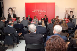 Presentación "Becas Santanter CRUE CEPYME: Prácticas Profesionales en Empresa". Rectora...