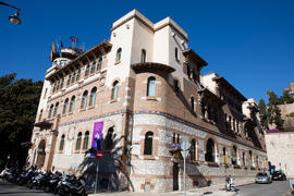Edificio del Rectorado tras la restauración de su veleta. Málaga. Febrero de 2019