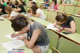 Examen en el aula Magna de la Facultad de Económicas y Empresariales. Olimpiada Española de Economía, Fase Nacional. Málaga. Junio de 2015