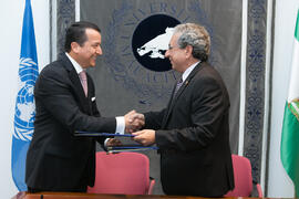 Firma de acuerdo. Presentación del Centro Internacional de Autoridades y Líderes en la Universida...