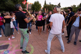 Actuación del grupo musical "Who Killed the DJ". Welcome to UMA. Bienvenida a los alumnos de intercambio internacional de la Universidad de Málaga. Jardín botánico. Octubre de 2019