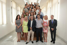 Foto de grupo tras la toma de posesión de los nuevos catedráticos y profesores titulares. Edifici...