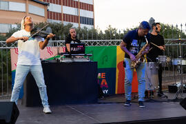Actuación del grupo musical "Who Killed the DJ". Welcome to UMA. Bienvenida a los alumnos de intercambio internacional de la Universidad de Málaga. Jardín botánico. Octubre de 2019