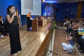 Intérprete de signos. Investidura de Hermanfrid Schubart, Alejandro Portes y Luis Enrique de la Villa como Doctores "Honoris Causa" por la Universidad de Málaga. Paraninfo. Octubre de 2024