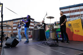 Actuación del grupo musical "Who Killed the DJ". Welcome to UMA. Bienvenida a los alumnos de intercambio internacional de la Universidad de Málaga. Jardín botánico. Octubre de 2019
