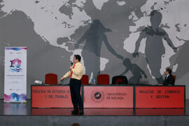 Conferencia de Dong Sung Cho. Jornada de celebración del Décimo Aniversario de colaboración de la Universidad de Málaga y la Universidad Nacional de Incheon. Complejo de Estudios Sociales y Comercio. Octubre de 2019